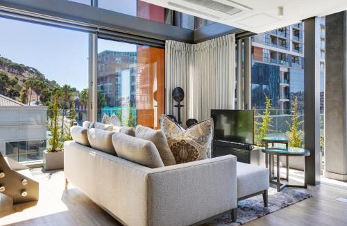 Bo'Kaap Apartment | Always-Power Luxury De Waterkant Loft Retreat