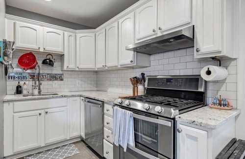 Belle Haven House | ALX Cape Cod 3-BR Near Old Town & Mount Vernon