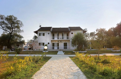 Molos Apartment | Alykes family resort