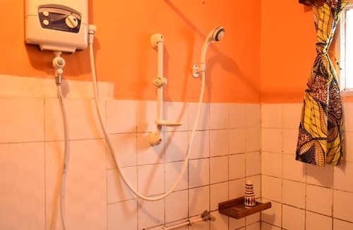 Musanze Bed & Breakfast | Amahoro Guest House - Double Room with Private Shower Room