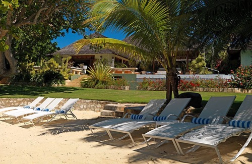 Discovery Bay House | AMANOKA PROMISES A LUXURIOUS AND TRULY ENJOYABLE VACATION.