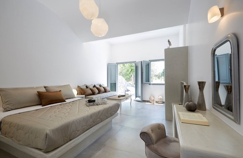 Kamari House | Amara Suites Santorini