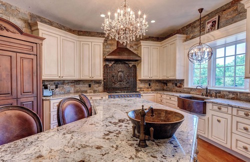 Killingworth House | Amazing 11 Bedroom 15 Bathroom Mansion Close to Beaches