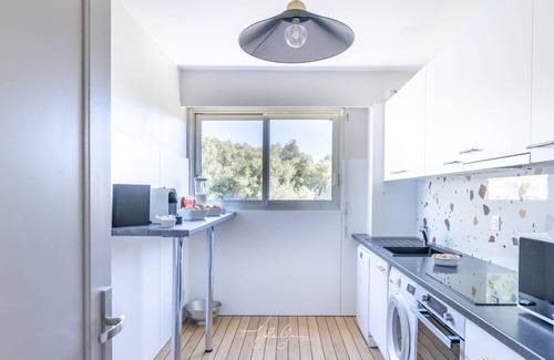 Bastide Giraud Apartment | Amazing 2 bedrooms with terrace sea view aircon 2 parking wifi pool tennis plancha