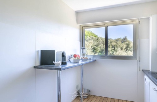 Bastide Giraud Apartment | Amazing 2 bedrooms with terrace sea view aircon 2 parking wifi pool tennis plancha