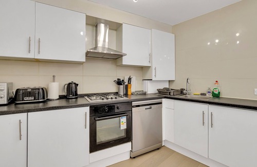 North Acton Apartment | Amazing 2 bed with great transport links in Zone 2