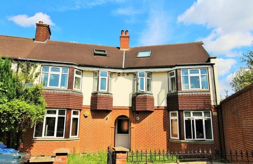 North Acton Apartment | Amazing 2 bed with great transport links in Zone 2
