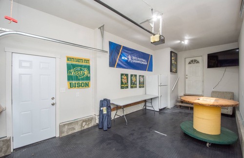 Fargo House | Amazing 2 Bedroom 1 Bathroom Upper Level Home