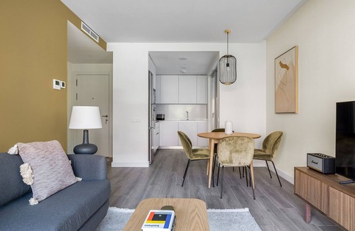 Las Acacias Apartment | Amazing 2BR w/amenities, in Madrid Rio