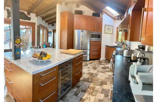 Sleepy Hollow House | Amazing 3 Bedroom House with Pool and Hot Tub