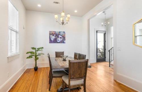 Faubourg Lafayette Apartment | Amazing 3BR Cottage off St Charles with Pool