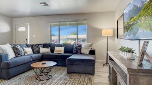 Oak Park House | Amazing 4-Bdrm WBackyard Paradise in Scottsdale