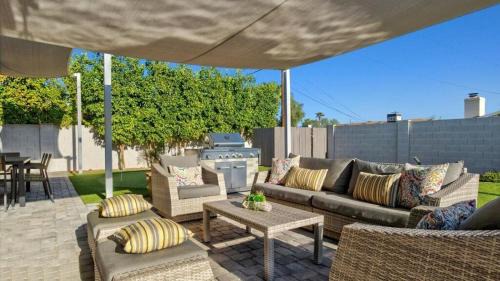 Oak Park House | Amazing 4-Bdrm WBackyard Paradise in Scottsdale