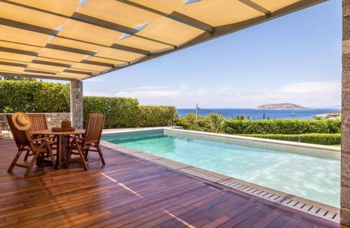 Palaia Fokaia Apartment | Amazing 5 bedroom Villa with Swimming Pool