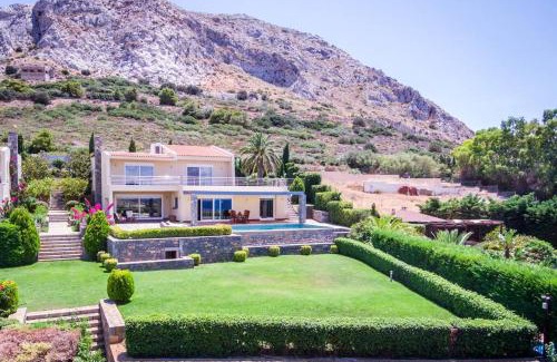 Palaia Fokaia Apartment | Amazing 5 bedroom Villa with Swimming Pool