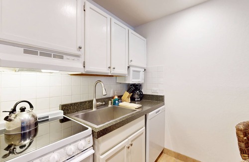 South Lake Tahoe Apartment | Amazing amenities, pool views, and a privileged location near Heavenly await