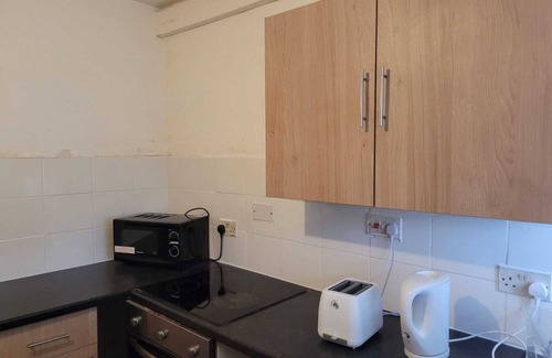 Belle Vue House | Amazing and Immaculate 2-Bed House in Manchester