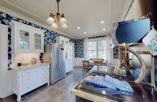 West Dennis House | Amazing and large West Dennis historic home with modern amenities