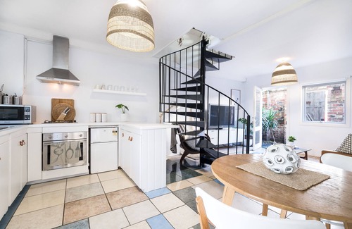 Elwood Apartment | Amazing Apartment, Beautiful, Location FREE WIFI