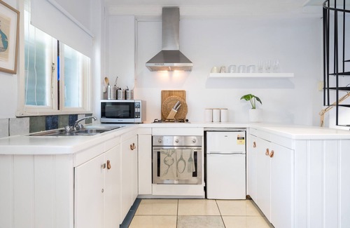 Elwood Apartment | Amazing Apartment, Beautiful, Location FREE WIFI