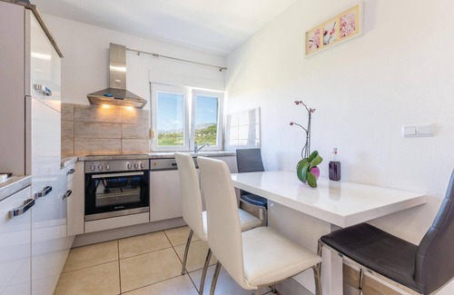 Kucine Apartment | Amazing apartment in Zrnovnica