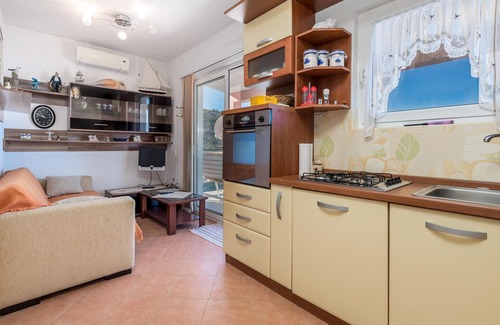 Stinica Apartment | Amazing apartment in Jablanac with WiFi