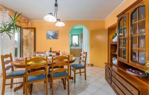 Poljica Apartment | Amazing Apartment In Nenadici