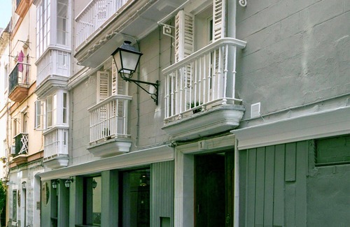 Old Town Apartment | Amazing apartment with balconies in city center. Plaza España III