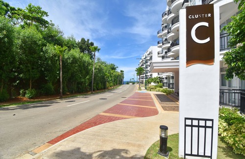 Yapak Condo | Amazing Apartment with Private Beach & Pool