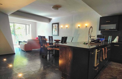 La Condesa Apartment | Amazing Balcony Park view Condo. Rooftop heated pool.Condesa/Roma norte District