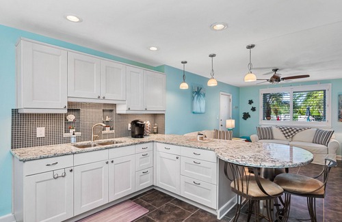 St. Pete Beach Condo | Amazing beach condo with coastal vibes - beachside/poolside - 2 BR/Ground floor!
