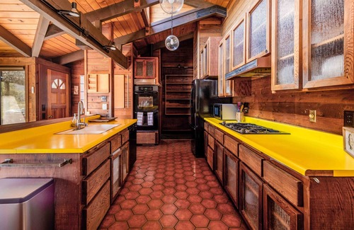 Ukiah House | *Amazing Beautiful Redwood Retreat Home