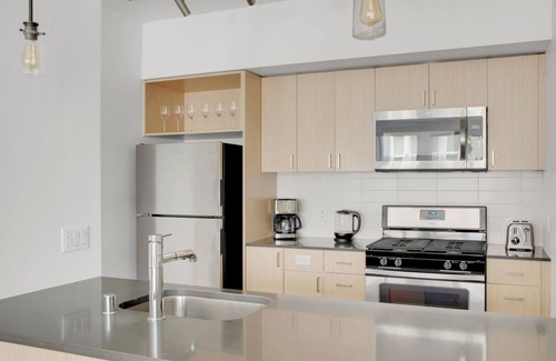 Wilburton Apartment | Amazing Bellevue 2BR w/Gym & W/D, near Spring District, by Blueground