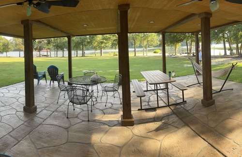 Abbeville Cabin | AMAZING Big Flat Lot, Sandy Beach, Parking & StarLink Internet! Lake Eufaula, AL