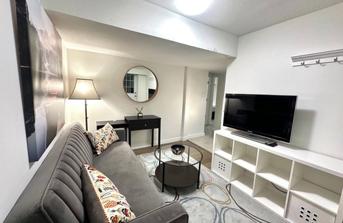 Dunbar House | Amazing, comfy 2 bed suite in Mckenzie Heights!