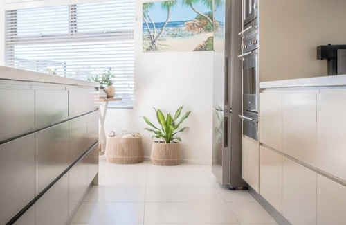 Currimundi Apartment | Amazing Currimundi Lakefront Ocean Penthouse