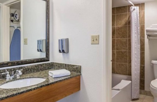 Wahweap Resort | Amazing Deal! Sauna, Parking, Fitness Center, Restaurant