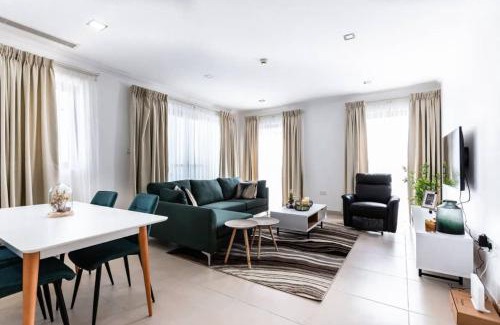 West Ridge Apartment | Amazing Deluxe 2 Bedroom Space Available