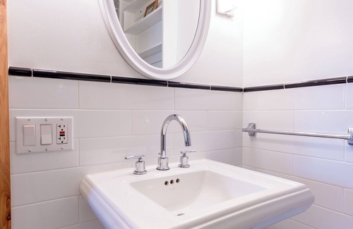Central Park North Apartment | AMAZING DUPLEX IN CENTRAL HARLEM WITH 2 LARGE BEDROOMS 2 BATHROOMS AND A TERRACE