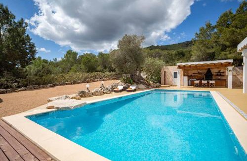 Sant Rafael de Sa Creu Villa | Amazing Finca With Pool & Forest - 4BR - Walk to UNVRS and AMNESIA