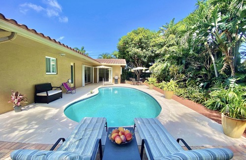 Imperial Point House | Amazing Fort Lauderdale 2BD/2BT+Den with Heated Pool, Close to the Beach!