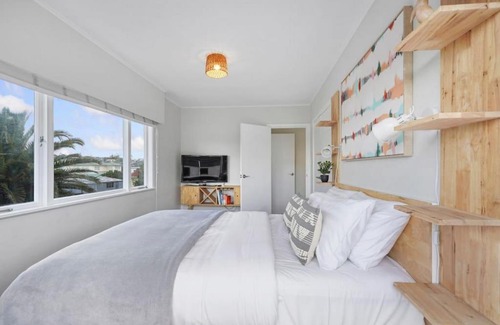 Eastern Beach House | Amazing Home By Beach - Fully Aircon-ed - Wifi