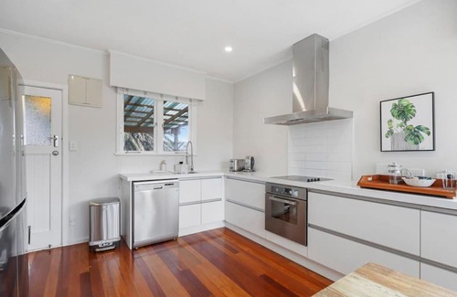 Eastern Beach House | Amazing Home By Beach - Fully Aircon-ed - Wifi