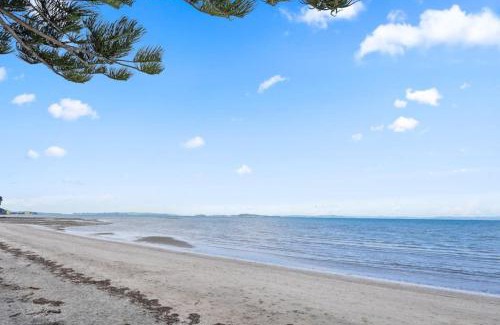 Eastern Beach House | Amazing Home By Beach - Fully Aircon-ed - Wifi