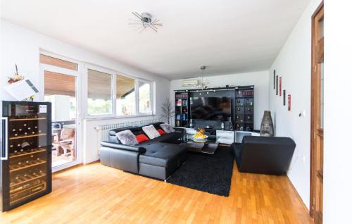 Fericanci House | Amazing Home In Fericanci With Sauna