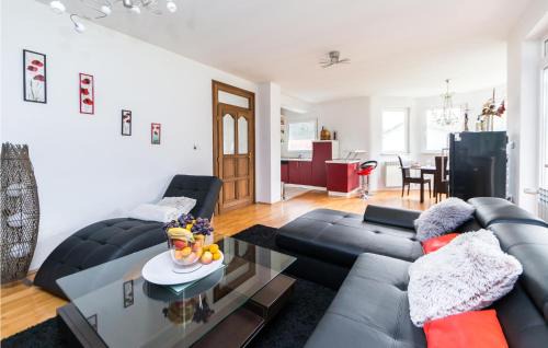 Fericanci House | Amazing Home In Fericanci With Sauna