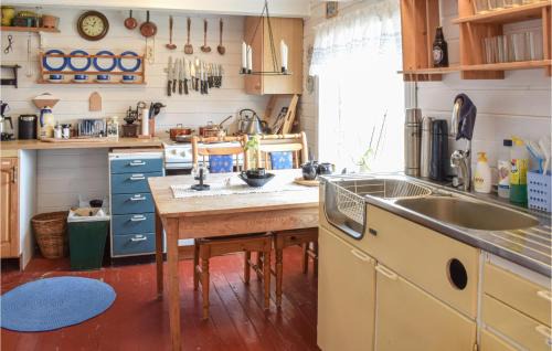 Austrheim House | Amazing Home In Fonnes With Wifi