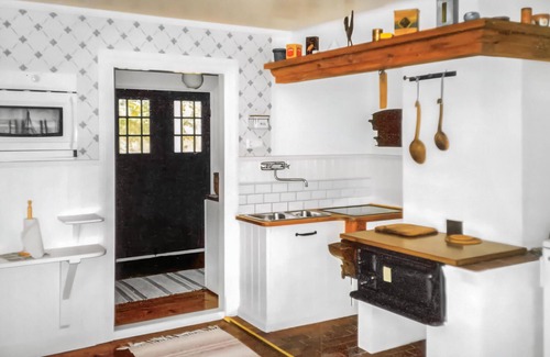 Katebol House | Amazing home in Hedekas with kitchen