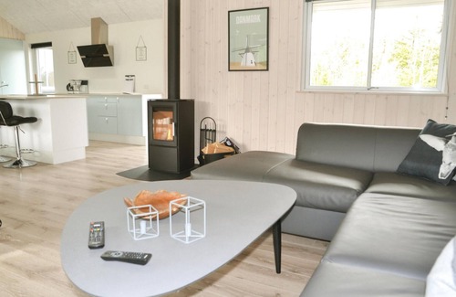 Henne House | Amazing home in Henne with sauna