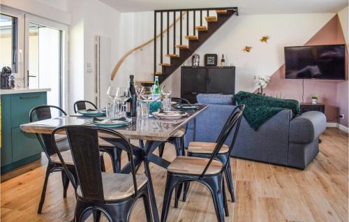 Le Vieux-Bourg House | Amazing Home In Le Vieux-Bourg